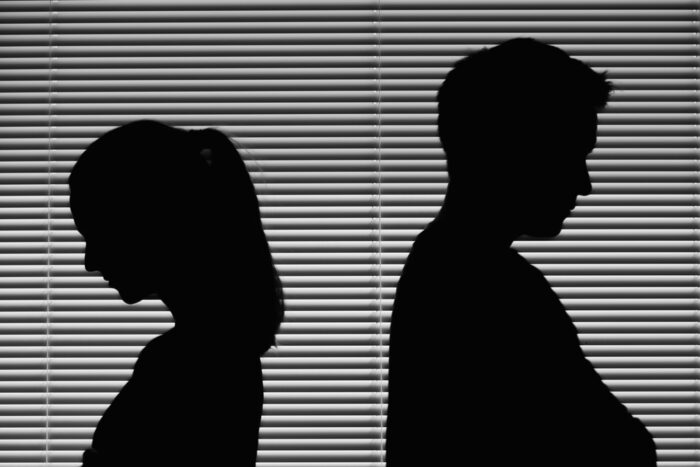 既婚者に別れを告げる方法は?顔を合わせず自然消滅がおすすめ! 既婚者に別れを告げる方法は?顔を合わせず自然消滅がおすすめ!