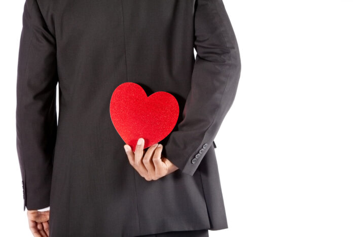 既婚者男性が好きな気持ちを抑える心理とは？恋心を抑える既婚者男性の行動も！