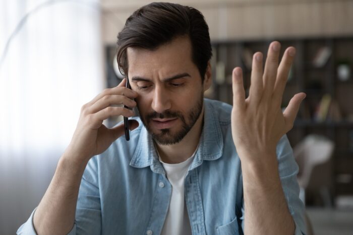 連絡がなくなったことに焦り、怒りを感じる