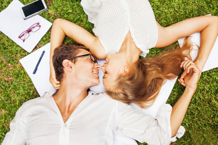 40代既婚男性の職場で見せる好きサインとは？既婚男性からのアプローチの特徴も！
