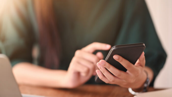スマホを見ている時間が長い スマホを見ている時間が長い