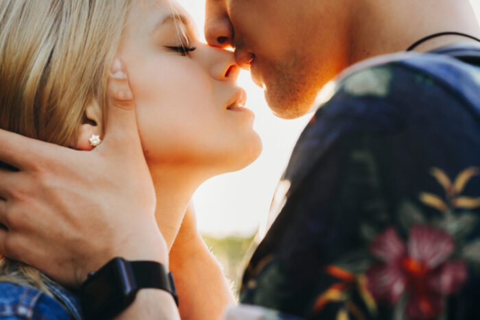 別れ際のキスをする男の本気度は？キスの仕方でわかる彼の本気度を徹底解説！
