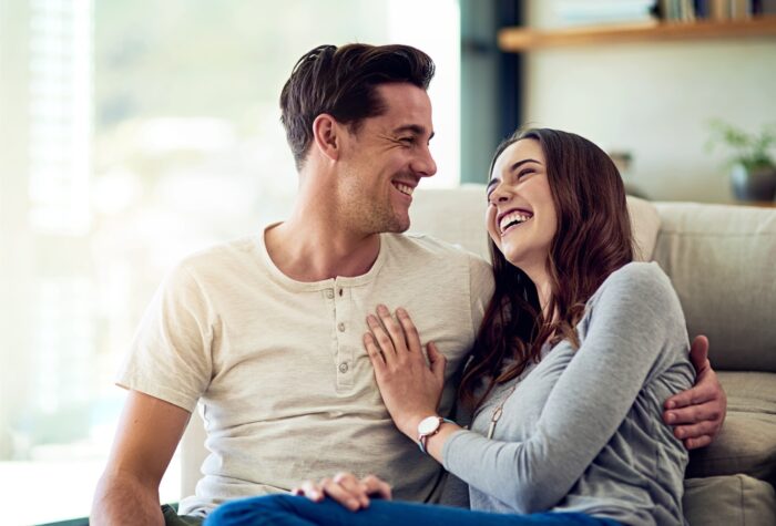 マジ惚れしてる女性だけにする男の行動とは？片思いの男性に惚れられているサイン！