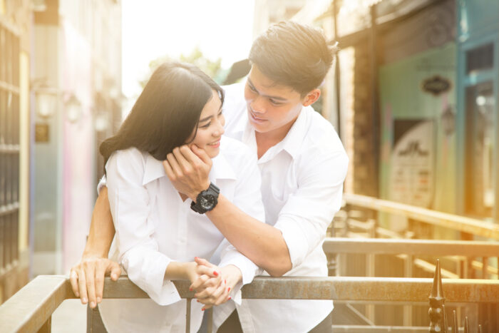 付き合ってないのに顔を触ってくる男性心理とは？ほっぺを触る、頬を触ってくる理由！
