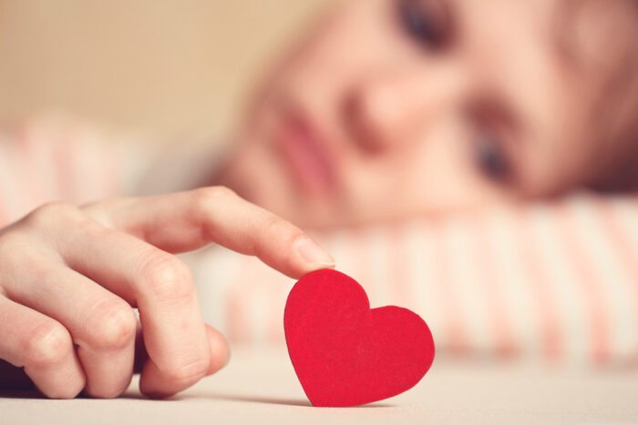 奥手女性の気づいてほしいサインとは？意識している態度や告白待ちのサインを解説！
