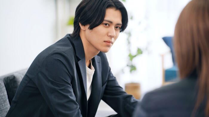 「休みの日、どこ行った?」などプライベートな質問をしてくる