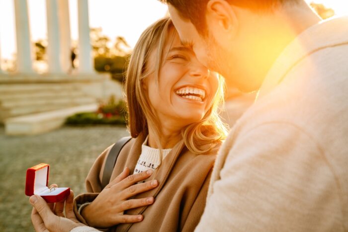 彼氏に結婚を決意させるためには？どんな女性になるべき？