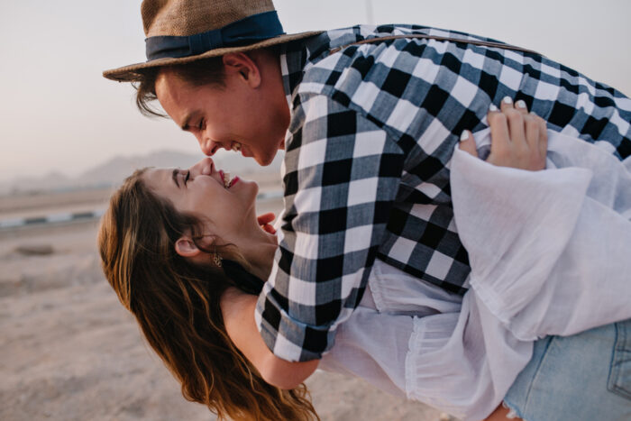 既婚男性が運命を感じる女性の特徴10選！既婚者からの好意やアプローチのサインとは？
