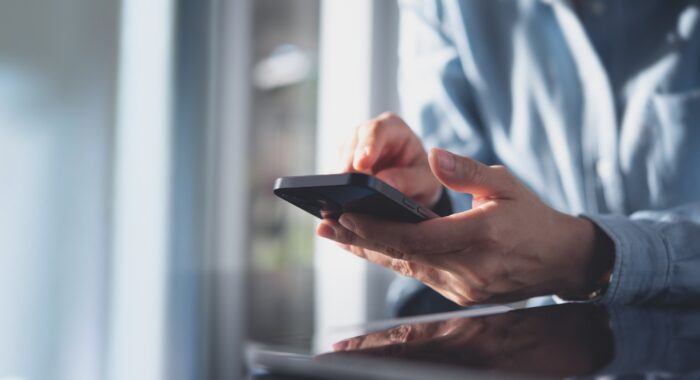 ダブル不倫で別れた後は連絡してくる?連絡のタイミング別心理 ダブル不倫で別れた後は連絡してくる?連絡のタイミング別心理