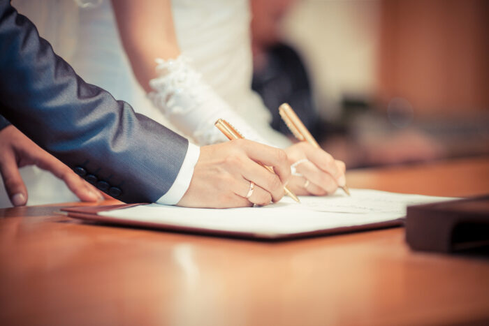 結婚後の名前や旧姓もチェック!