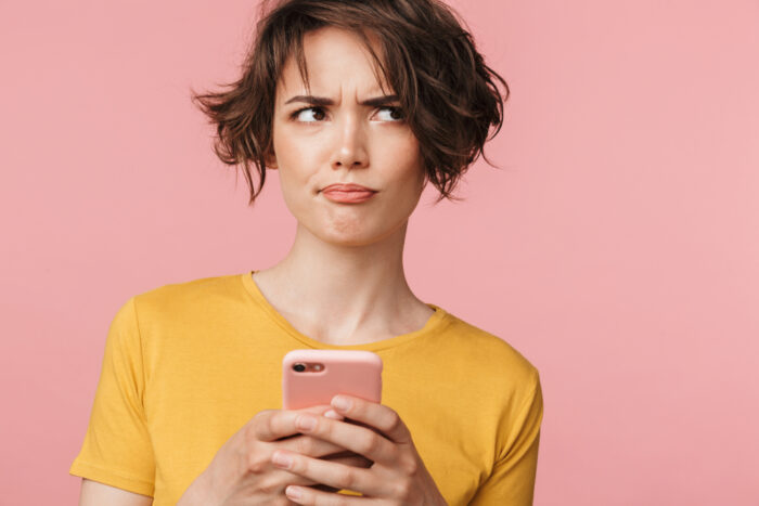 連絡くれない彼氏に疲れたら別れるべき?返信遅い彼氏に悩む女性は多い
