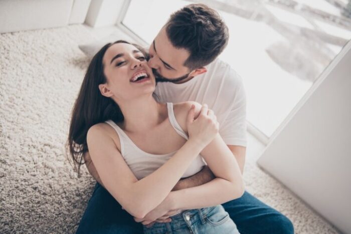 キスと一緒に「愛しているよ」などの言葉も発する キスと一緒に「愛しているよ」などの言葉も発する