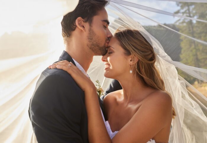 引き寄せの法則で恋愛が叶う前兆とは？幸せな結婚を引き寄せる方法を徹底解説！
