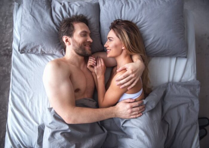 ボディタッチし、自分からセックスに誘う ボディタッチし、自分からセックスに誘う
