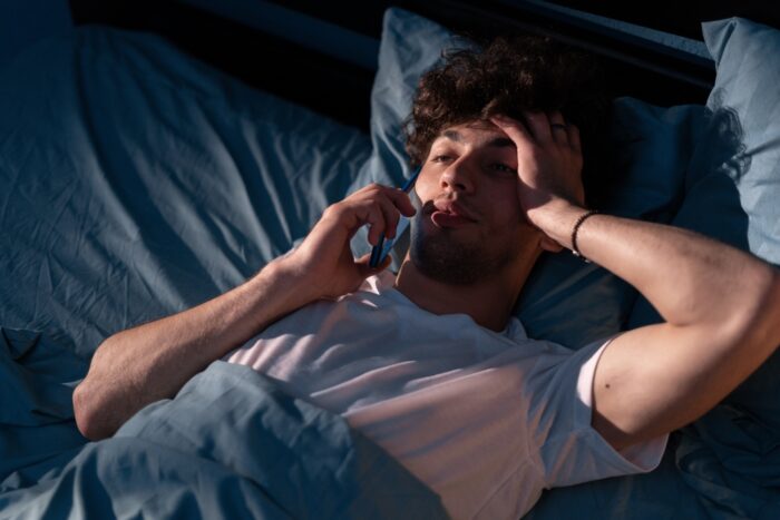付き合ってないのに寝落ち通話するのは脈あり?男性心理を徹底解説! 付き合ってないのに寝落ち通話するのは脈あり?男性心理を徹底解説!
