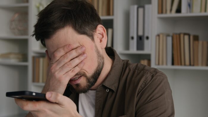 男性は「自分がいなくても楽しそうな女」に対し焦りを覚える 男性は「自分がいなくても楽しそうな女」に対し焦りを覚える