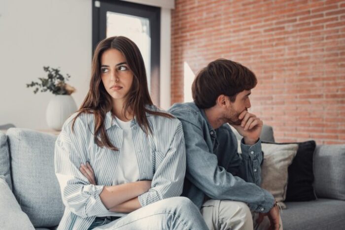 喧嘩したあと音信不通の男性心理は?なぜ彼は連絡してこないの? 喧嘩したあと音信不通の男性心理は?なぜ彼は連絡してこないの?