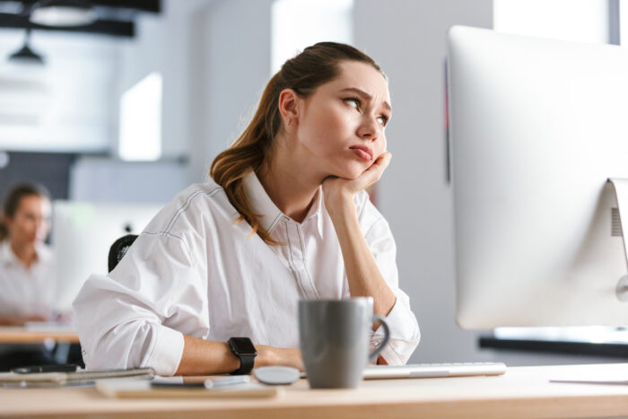 好きな人のことばかり考えるスピリチュアルな意味とは？頭から離れない時の対処法も！