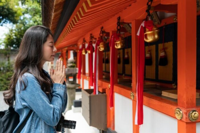 縁結びのご利益がある神社に参拝する 縁結びのご利益がある神社に参拝する