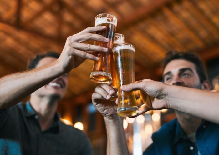 職場の食事会や飲み会に顔を出さなくなる 職場の食事会や飲み会に顔を出さなくなる